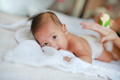 KEM DƯỠNG ẨM CHO TRẺ SƠ SINH BỊ CHÀM SỮA TỐT NHẤT HIỆN NAY