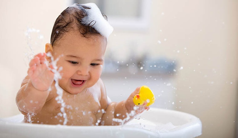 CÁCH CHỌN SỮA TẮM CHO TRẺ SƠ SINH AN TOÀN, DƯỠNG ẨM TỐT