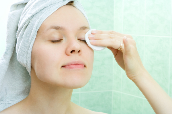 ĐIỂM QUA 3 SẢN PHẨM NƯỚC TẨY TRANG CHO DA DẦU MỤN AN TOÀN VÀ HIỆU QUẢ